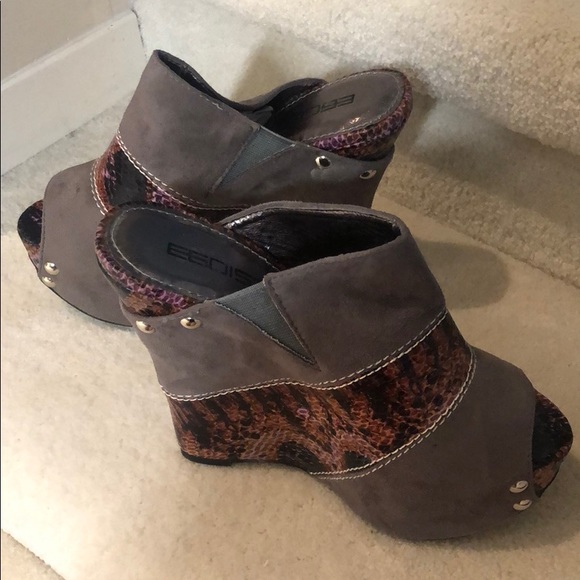 Platform slides - Picture 2 of 4